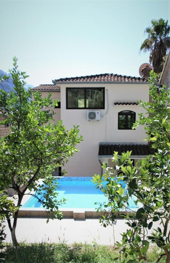Holiday Home Ametist Kotor Eksteriør billede
